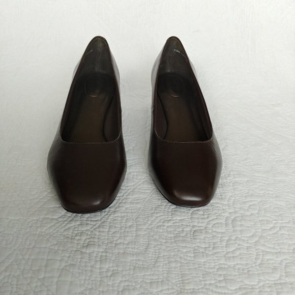 Brown Leather Pumps Size 10W - Picture 6 of 10